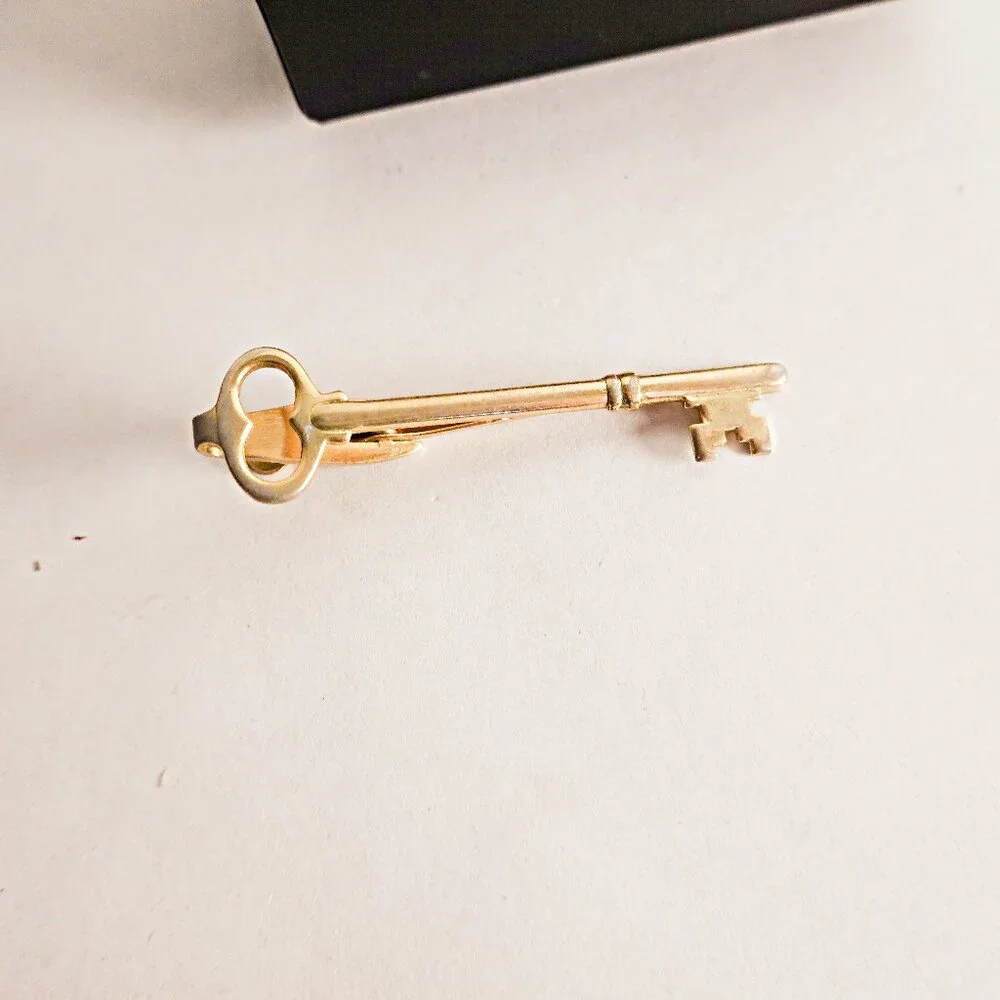 Hickok Vintage Gold Tone Skeleton Key Style Tie Bar Clip
